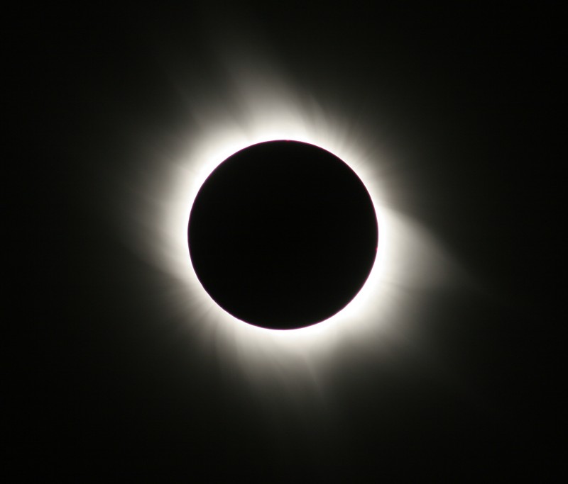 aak_kassel's tweet photo. Einige Vereinsmitglieder haben eine Reise zur Sonnenfinsternis in der Türkei gemacht und konnten am 29.03.06 die totale Sonnenfinsternis beobachten. Kamera: Canon EOS20D,Brennweite:500mm, Blende:11,1/15s, ISO:200,Ort: Belek/Türkei
#ThrowbackThursday #sonnenfinsternis #astronomie https://t.co/bcwvsZMbix