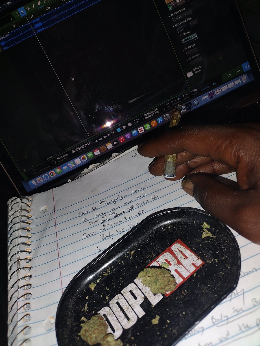 WEPETOkenHTs's tweet photo. Smoke💨 ✅
Notebooks📓✍🏾✅
Beats 💻✅ 
#newmusic #newcollabs #newproducers #newfeatures https://t.co/ecVwsIRIWE
