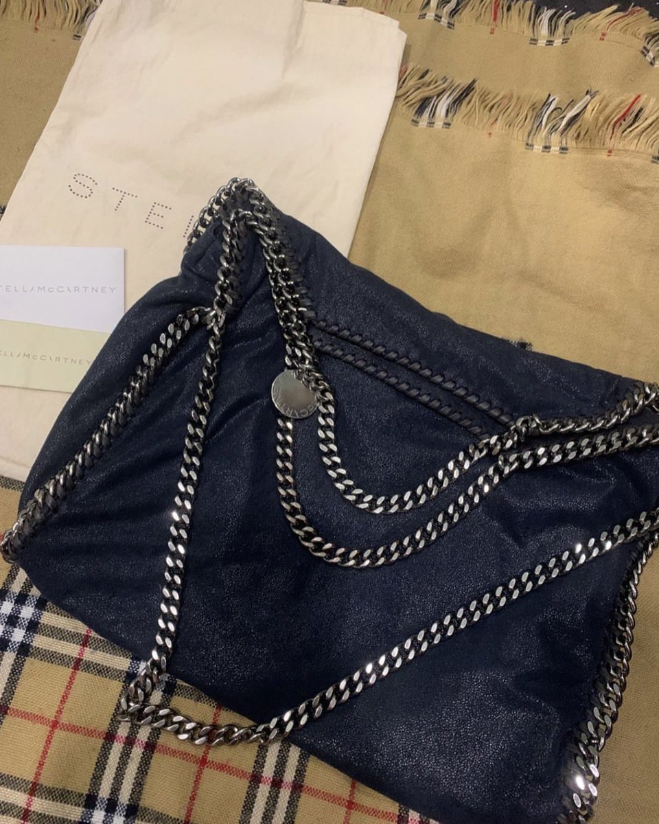P311OX's tweet photo. #ส่งต่อ Stella mcCartney falabella สีน้ำเงิน size 36cm 2018 อปก.มีถุงผ้า การ์ด สภาพใช้งาน 8,500บาท (พร้อมโอนลดได้อีก) กทม.นัดรับได้ค่ะ สนใจดีเอมสอบถามก่อนได้ค่า

#ส่งต่อแบรนด์เนม #ส่งต่อกระเป๋ามือสอง #กระเป๋ามือสองสภาพดี https://t.co/cSxBcNOB8s