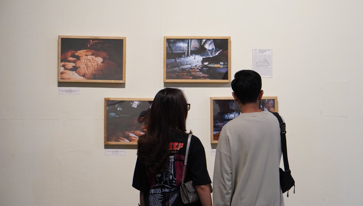 RPC_UMY's tweet photo. [DOKUMENTASI DAY-4]

Rabu, 19 Juli 2023 sebagai hari terakhir Pameran Kolaborasi Jogja Uncensored ini diadakan

Penutupan acara dilaksanakan dengan special performance oleh Galih. A (Poraxporaxnda) &amp; Bimo (Weekenders) dan terakhir adalah foto bersama seluruh panitia https://t.co/ArNIvaJ4bv