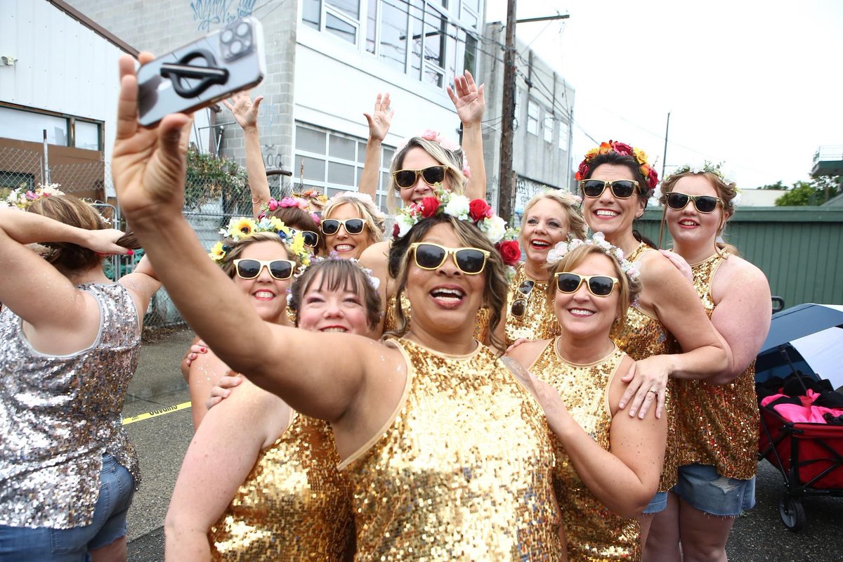 BootBoogieBabes's tweet photo. 📷 💛 The BEST moments are the ones we capture together 💛 📷 #BootSisterInspiration #BootBelles
#seattle #solsticeparade #deannaleedance https://t.co/hFLRFHDLRl