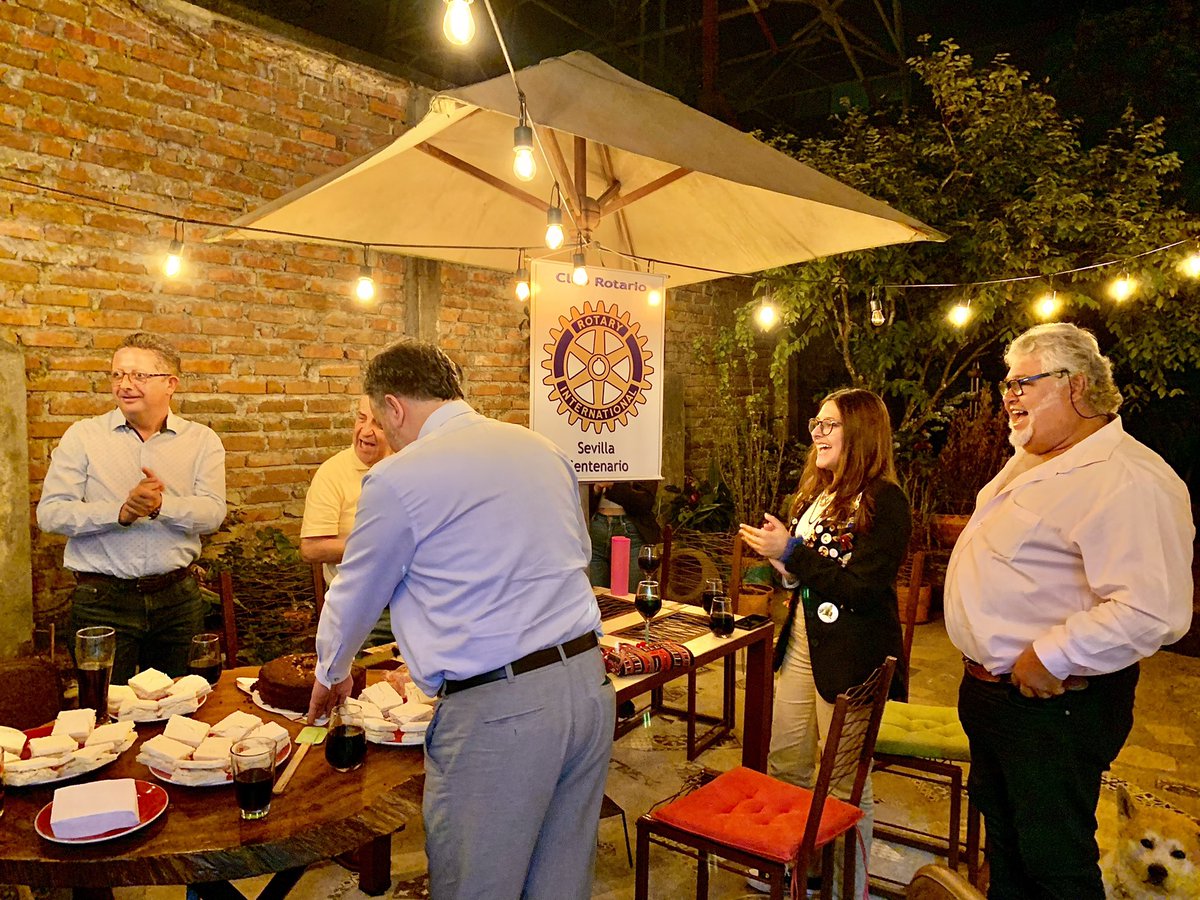 RotarioSevilla's tweet image. Hoy despedimos a Manuela Barona Mejia Q inicia se viaje 🇺🇸 como Intercambista y embajadora cultural. Es la primera Sevillana Q accede al programa y estamos seguros Q abrirá las puertas al mundo a muchos más jóvenes en nuestro Municipio. #Rotary #rotaryinternational #Distrito4281