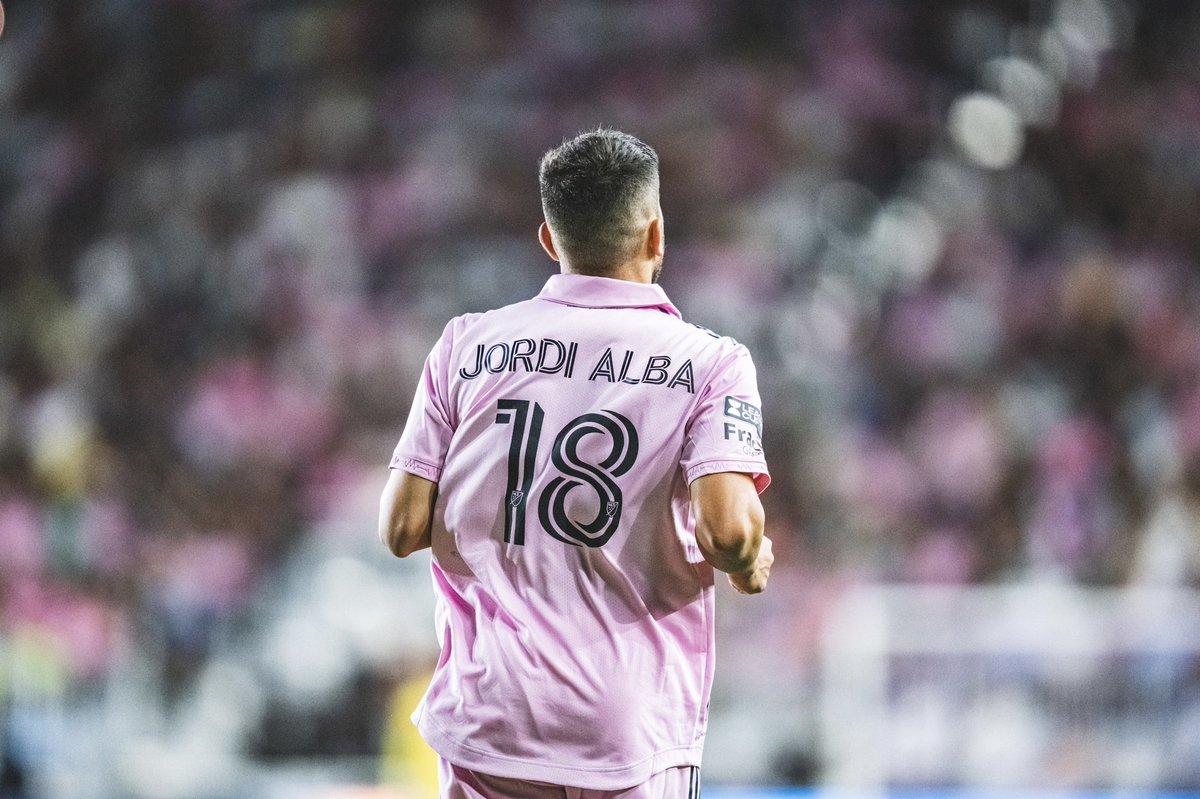 JordiAlba's tweet photo. Gran noche, muy feliz de iniciar este nuevo reto con una una victoria importante del equipo y el recibimiento tan cariñoso de la gente. Gracias Miami, seguimos!! 

#InterMiamiCF https://t.co/QERSb06ILx