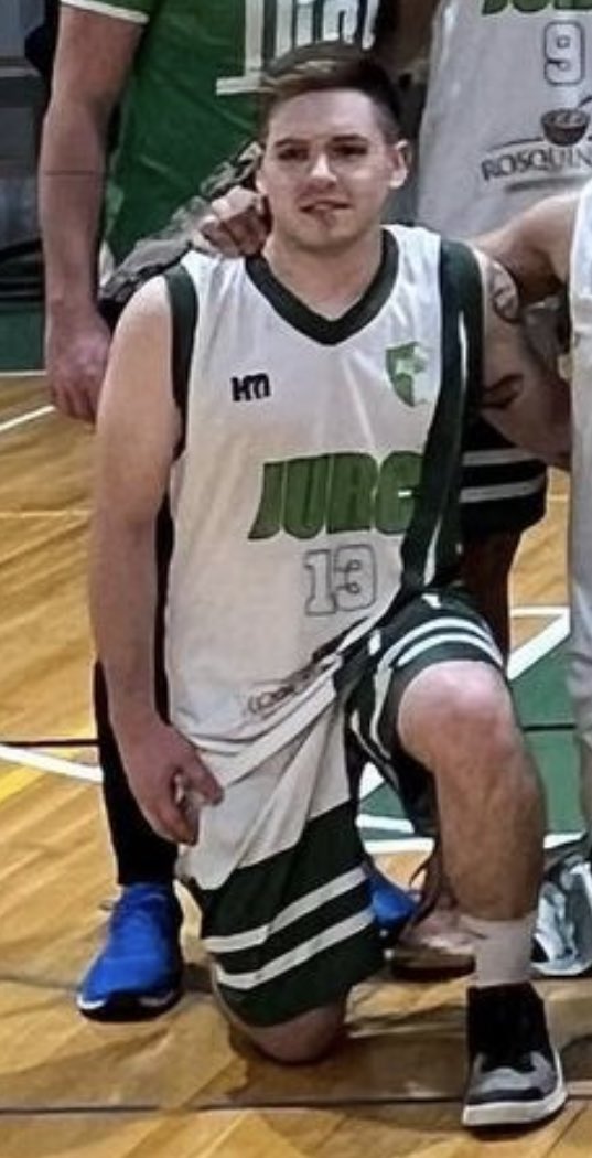 jurcbasquet's tweet photo. Hoy toca Facu Robledo
🏀Escolta 
➡️2000
Desde la cuna 💚🤍

Vamos Facu 💪🏻 https://t.co/Oc43VuJK5k