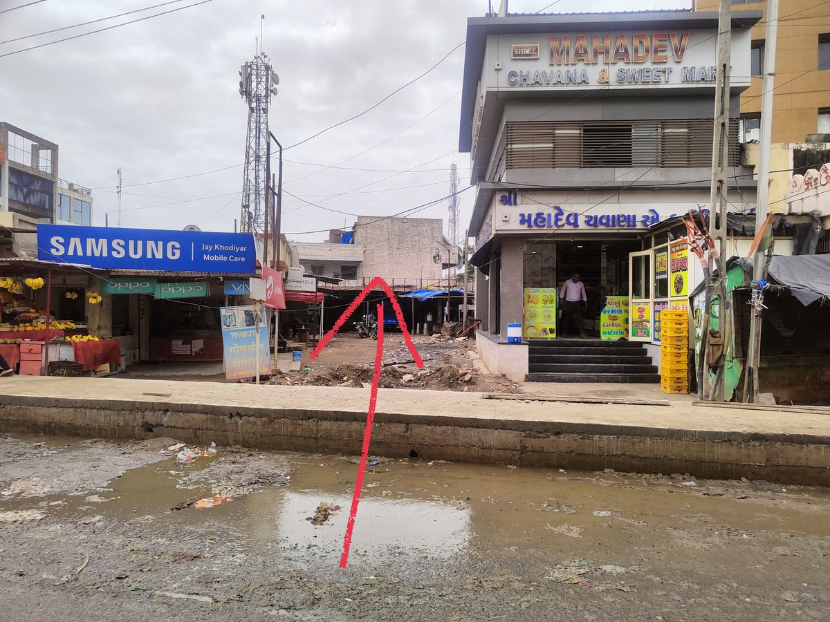 RipalPa96978545's tweet photo. R/Sir shree @nitin_gadkari  BSNL office's road is blocked by NHAI contractor. No provision provided for entry of Fire brigade or 108 like medical services to the office as well sir, I tried contacting Contractor and supervisor but they denied pls help us @BSNLCorporate https://t.co/RtO0N6hsFz