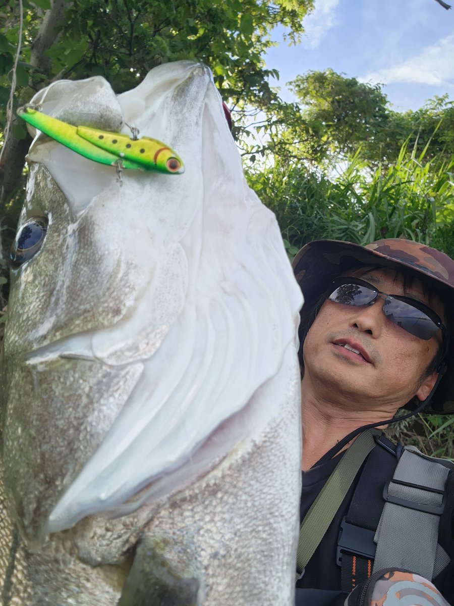 oohirarin's tweet photo. 広範囲にサーチ…ドン❗ビッグで夏らしい個体❗
#シーバス
#デイゲーム
#真夏のデイゲーム
#コアマン
#COREMAN
#コアマンの夏
#コアマンの夏2023
#SEABASS
#IP18
#アイアンプレート
#デイスター
#Daystar
#バリバス
#VARIVAS
#アバニシーバスPE
#シーバスショックリーダー https://t.co/8biNwyqPHW