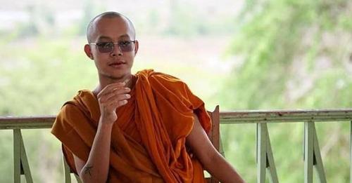 MizzimaNews's tweet photo. ပဲခူးတိုင်း၏ဟန်ငြိမ်းဦးဟု လူသိများသည့် "အံ့ဘုန်းသွင်" တယ်လီဂရမ်ချန်နယ်ပိုင်ရှင် ဖမ်းဆီးထောင်ချခံရ
#mizzima
#တယ်လီဂရမ်
#ပဲခူးတိုင်း
#ဟန်ငြိမ်းဦး
#PUGN
#အံ့ဘုန်းသွင်
website link >>> https://t.co/Ii7ccMsrnl https://t.co/f2zUPncmkM