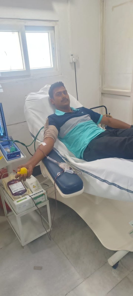 MalkajgiriCop's tweet photo. #HelpingHands are better than #PrayingLips..!!
Sri V. Gopala Krishna ARPC and T. Yogesh ARPC of #RachakondaCommissionerate #donated A+ blood to Monalisa Mitra who suffering from a #bloodcancer patient @YashodaHospital, Somajiguda.
#Donate_Blood
#Save_Life https://t.co/QYCyj3Pmo5