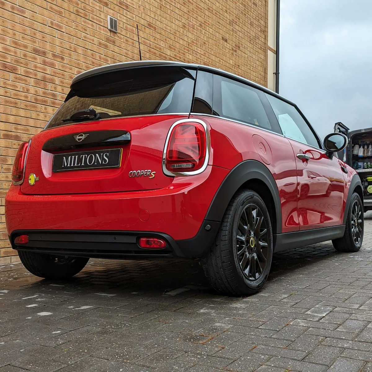 MiltonsMK's tweet photo. BMW Mini Cooper S New Car Synergy Pro Ceramic Coating Service.

Starting life right 👌

➡️ Miltons Detailing
📍 Milton Keynes
♾️ @infinity_wax Accredited
🌐 https://t.co/u7vT3buPdA

#cardetailer
#ceramiccoating
#newcar #bmwmini #minicooper #minicoopers #miltonsdetailing https://t.co/kHRQxcb6WM