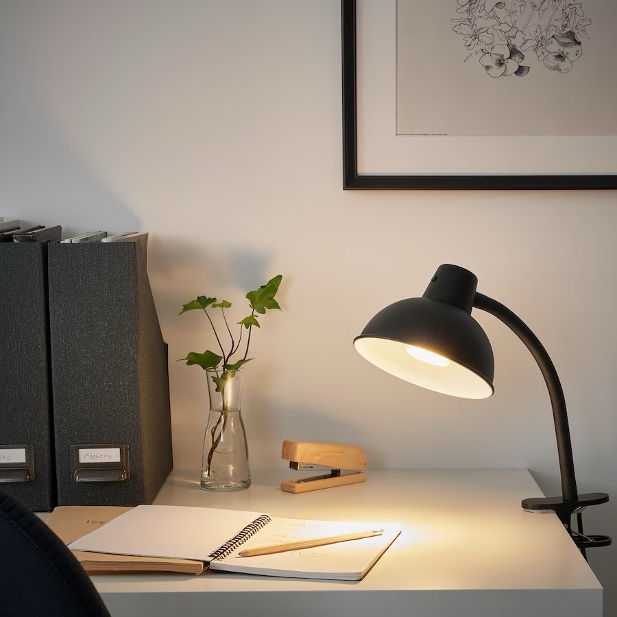 YKPartners's tweet photo. YKパートナーズスタッフです。
今回は「#IKEA からエネルギー効率が高く、長持ちする #LED電球 」をご紹介します！

このLED電球の寿命は約25,000時間！
電球交換と電力の両方を節約できるんです💡

心地よいウォームホワイトの光を放ち、お部屋に自然な光を与えてくれます✨ https://t.co/NmeZ64R19R