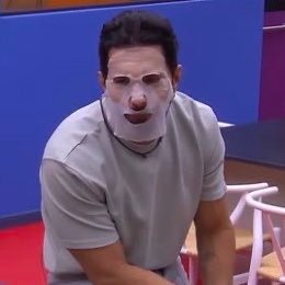jiminasjin's tweet photo. Poncho enojado mientras gira la ruleta viejjja nos representa a todo el team infierno 

#LaCasaDeLosFamososMx https://t.co/JR7QWhoF7w