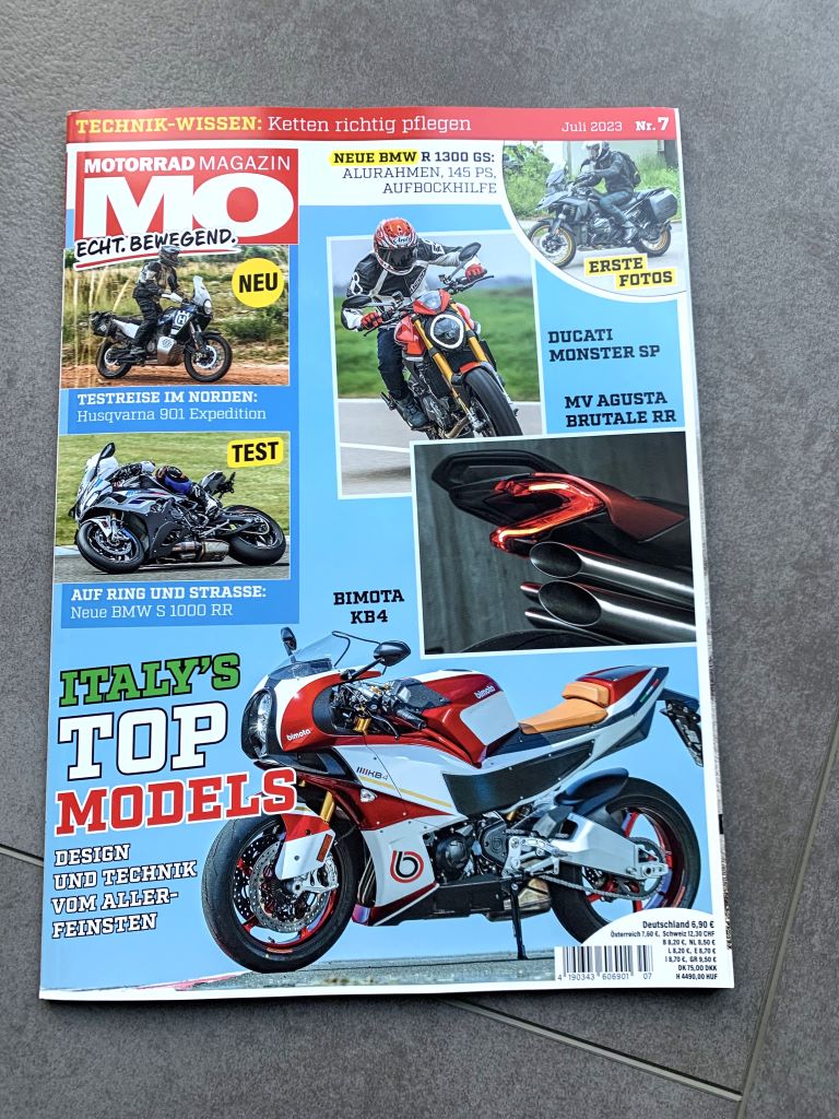 Ein grandioser Bericht über unsere Neuinterpretation einer Kawasaki 1100 Zephyr in der Zeitschrift „MO“.
Zitat : Aufräumen und Linien-Betonen ist die eine, klar ersichtliche Seite. Die andere ist aber die komplette Zerlegung der 1100er.
green-island-bikes.de