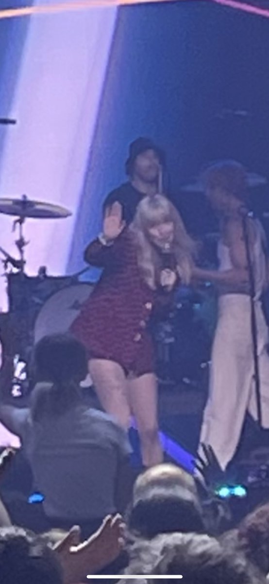 cunnislaire's tweet photo. i love hayley williams https://t.co/mzSQd5Vw2D