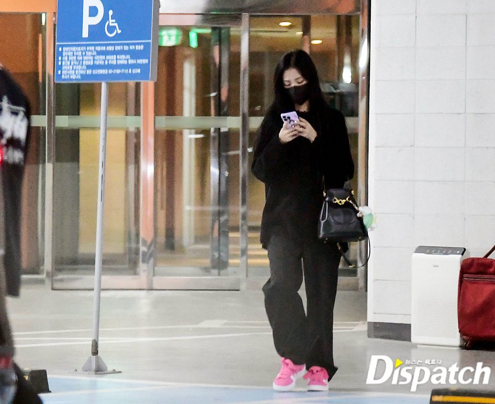 Sassi12497993's tweet photo. #AhnBoHyun and #blackpink #jisoo comfirmed to be dating 😊
By dispatch https://t.co/ruDprCF0yF