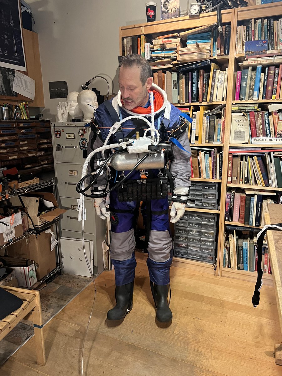 Pacific_Space's tweet photo. Well just one more pre-splash test :) All well! L and R sleeves, wrist assemblies and gloves are built slightly different so that I can evaluate each approach at the same time. All well! https://t.co/OWSo2QY9ez