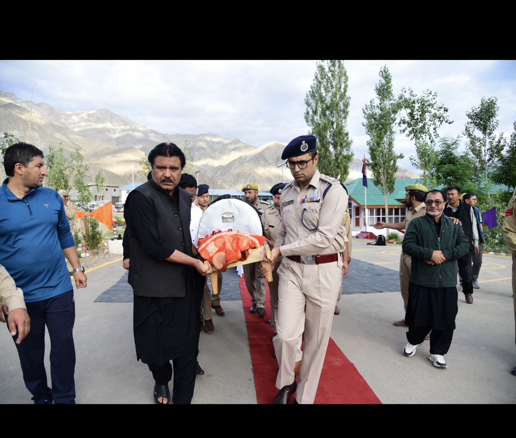 With deep sympathies,I condole demise of CT Mohd Raza who sacrificed his life in the line of duty.May Allah grant strength to his family I appeal to Hon @lg_ladakh to recognise his sacrifice & nominate him for gallantry award besides sanctioning financial support for his family