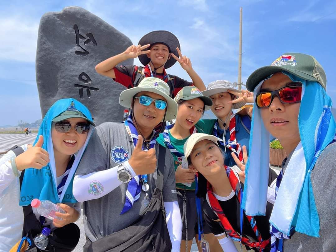 ClarOscuroNews's tweet photo. #jamboreekorea2023
Gran inauguración se vivió gracias a la tecnología, en el Jamboree Mundial de Korea del Sur donde miles de scout reunidos entonan canciones y se conocen entre sí. El idioma no es una barrera para entrelazar lazos de amistad.
#ScoutsOnline #ScoutsDelMundo https://t.co/2cnAYsyjjG