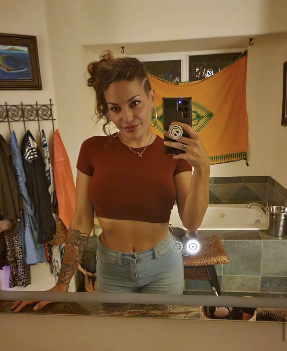 Jackson6e's tweet image. Looking forward to hot man 
Rt