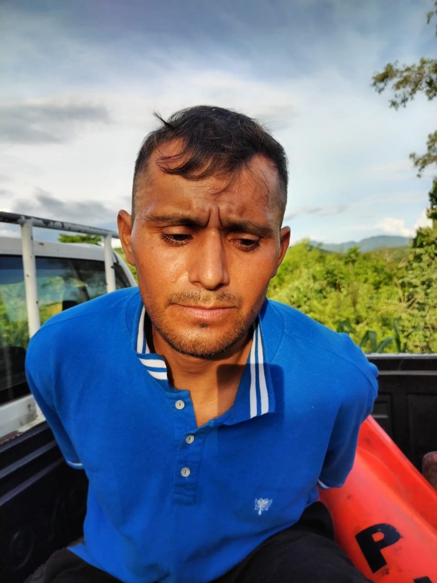 PNCSV's tweet photo. Cruz Alberto Pineda de 35 años, fue capturado por atacar con arma blanca a un hombre en Metapán, tras una discusión por unos puros de tabaco.

La víctima se encuentra estable en un hospital de Santa Ana, mientras que Pineda deberá enfrentar a la justicia. https://t.co/g1kXs6IZml