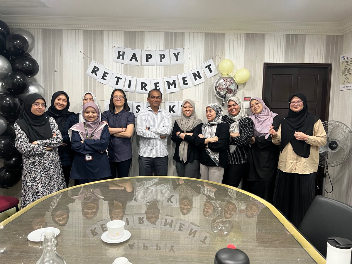 Majlis Persaraan Tn Hj Khairulzaman Hj Saad Jurutera Awam Penguasa Kanan BPP ECER.Tahniah atas perkhidmatan cemerlang di ECER selama 3 tahun yg penuh dgn cabaran dan pelbagai isu yg dpt ditangani bersama💪🏻 Happy retirement boss😌
<a href="/CawJalanJKR/">Cawangan Jalan JKR Malaysia</a>