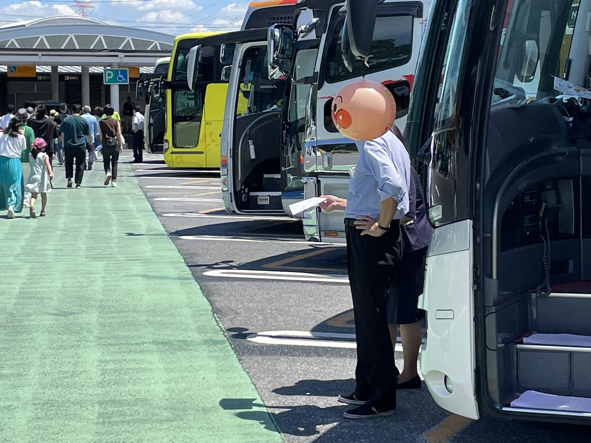 BobbyMaihama's tweet photo. スーツ着たアンパンマンかと思った https://t.co/bIplUhcc2G