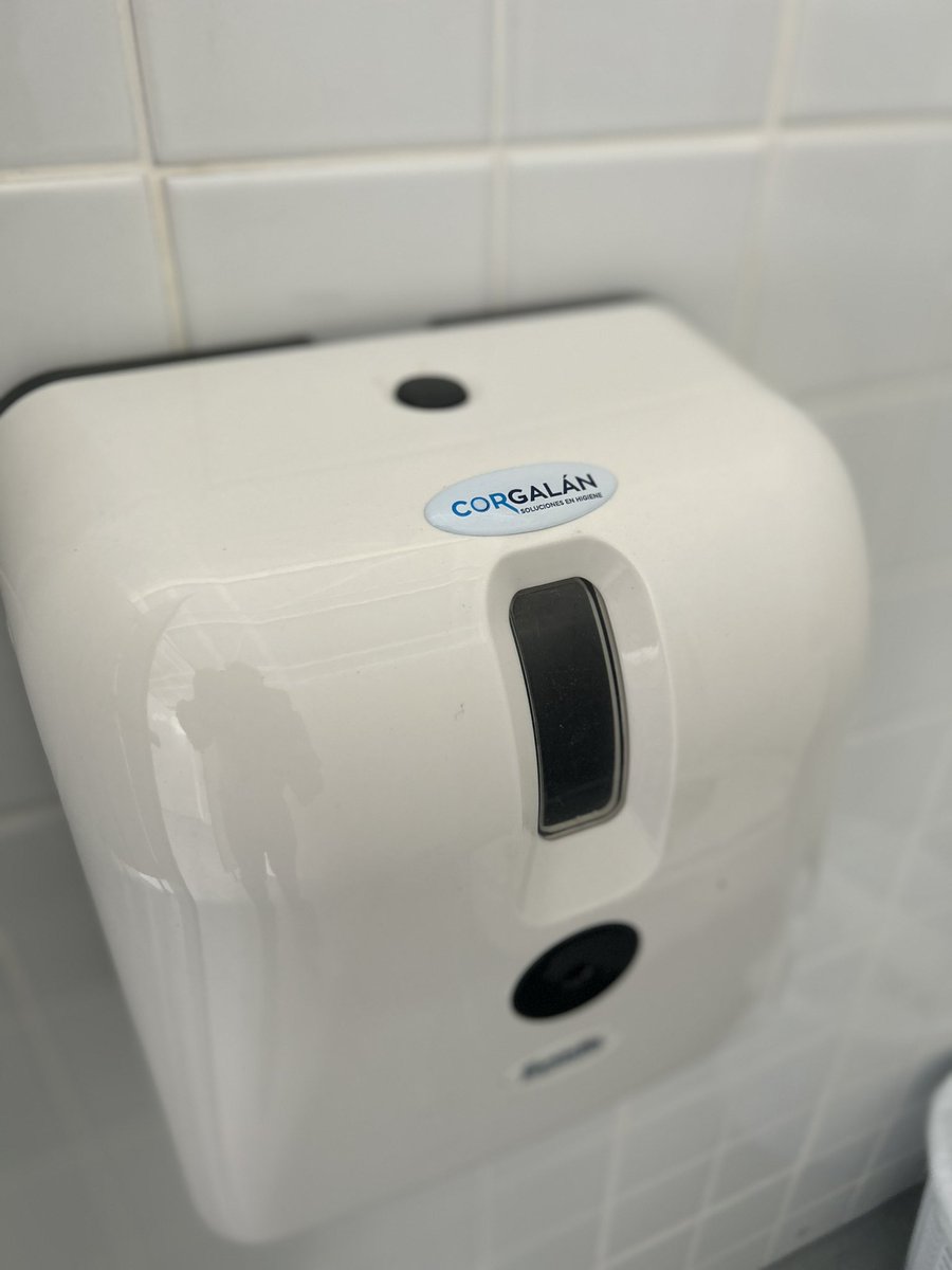 Hoy nuestro técnico ha terminado de montar un nuevo equipamiento.
Taquillas, vestuario, baños , perchas …
Gracias por confiar en <a href="/Corgalan/">Corgalan</a> . 

#vestuario
#Taquillas
#dosificadores
#papeleras