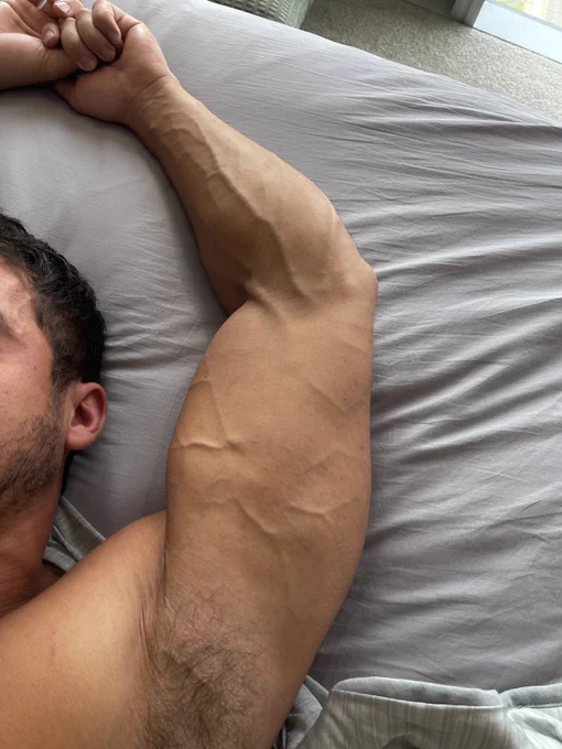 nickandrew1998's tweet photo. Guess my wanking arm 💦 https://t.co/7X9KGttKKX