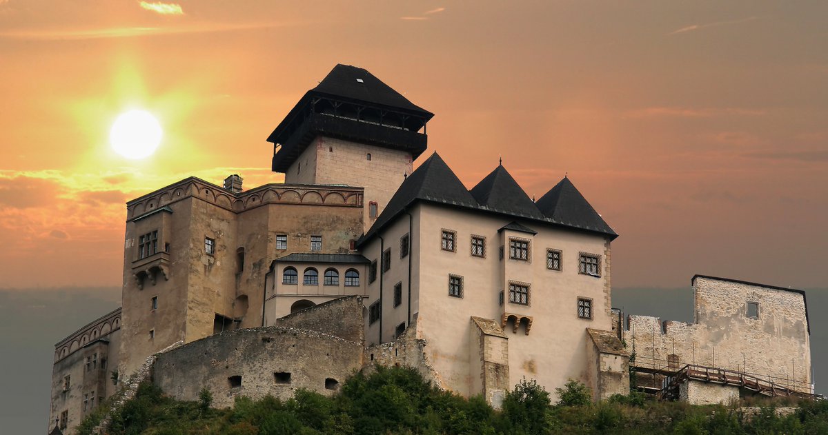 Discover the rich history of Trenčín Castle.

🏰 It was an important frontier fortress and a county seat.

🏰 In the courtyard, a renowned well is associated with the legend of love between the Turkish merchant Omar and the beautiful Fatima.

#castle #slovakia