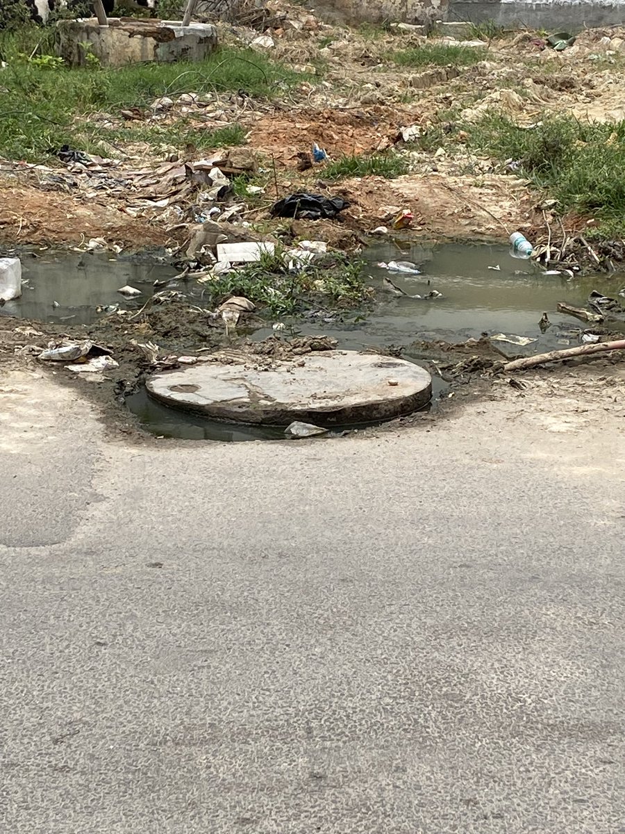 saifn83's tweet photo. @CMofKarnataka @DKShivakumar we residents of Gover road Cox Town have been requesting all levels of BWSSB to clear our drain for months now. However no one seems to care and no one’s responding. Request your urgent help on this matter 

@BangaloreMirror @chairmanbwssb https://t.co/Wif4PPg1ha