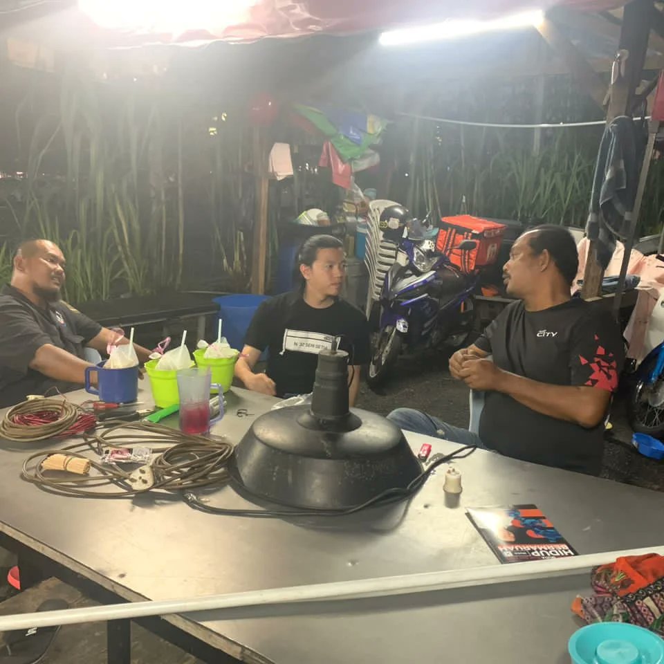 MUDAPJ_Official's tweet photo. Mereka gembira anak tempatan, orang mereka sendiri menjadi calon memperjuangkan suara dan halatuju masa depan mereka disini.

MUDA datang dengan #politikbaru penuh dinamik. Untuk Malaysia! https://t.co/Hh266TsC7v
