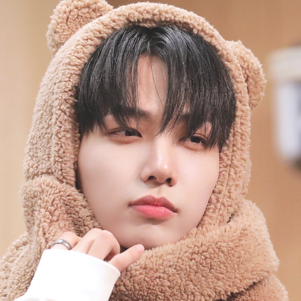 ꒰ day 3 ꒱ 🍑
   ⤷ looking for moots !

⊹ i’m niya~ 
⊹ she/her &amp; filo
⊹ ‘06 liner and a leo
⊹ not new to #stantwt or #kpoptwt
⊹ lf neighbor, teume, blink, bunnies 
⊹ any fandom is welcome <3 

♡ &amp; ↻ much appreciated !