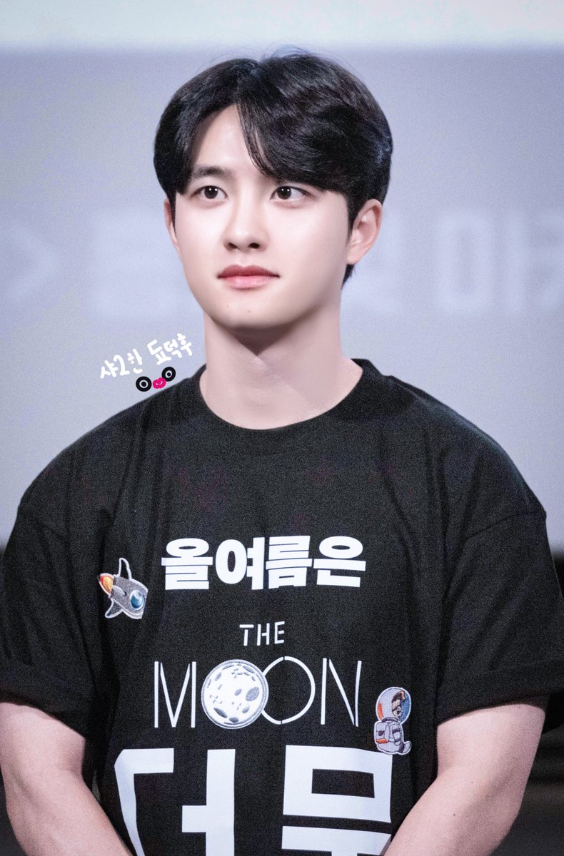SHY2_Dyo's tweet photo. 230802 더문무대인사

이쁘고 잘생긴 얼굴과...그렇지못한....팔ㄸ...
네....

#도경수 #디오 #DO #kyungsoo #황선우 #더문 #themoon https://t.co/yNPeNnhbUZ