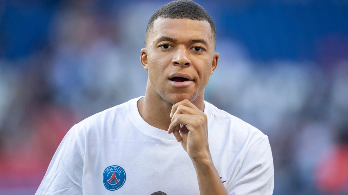 DeadlineDayLive's tweet photo. 🚨 Kylian Mbappe has told Chelsea he is open to joining them but only on a one year loan deal. 🇫🇷

When he would then join Real Madrid on a free! 💰💰

(Source: @sport) https://t.co/TdrKE61NL3