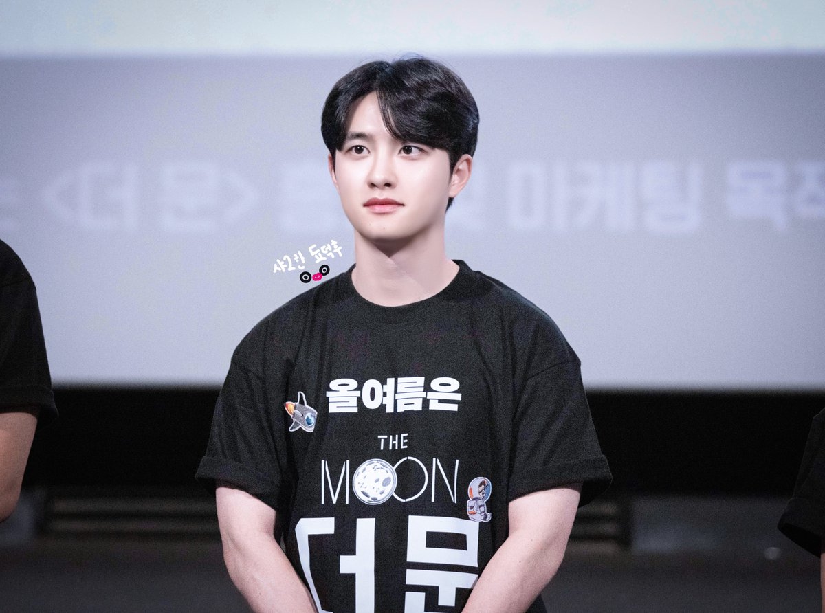SHY2_Dyo's tweet photo. 230802 더문무대인사

이쁘고 잘생긴 얼굴과...그렇지못한....팔ㄸ...
네....

#도경수 #디오 #DO #kyungsoo #황선우 #더문 #themoon https://t.co/yNPeNnhbUZ