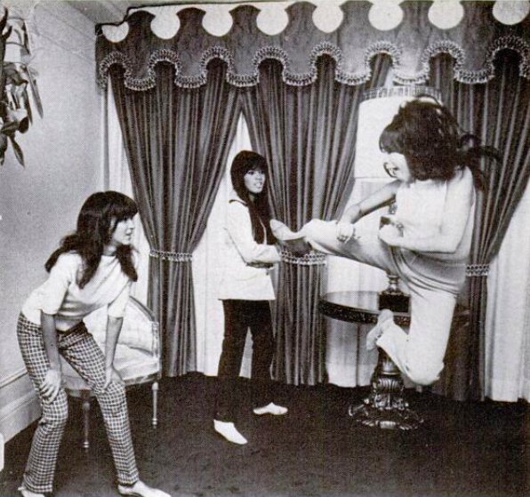 The Ronettes kicking each other’s ass while on tour with the Beatles (1966).