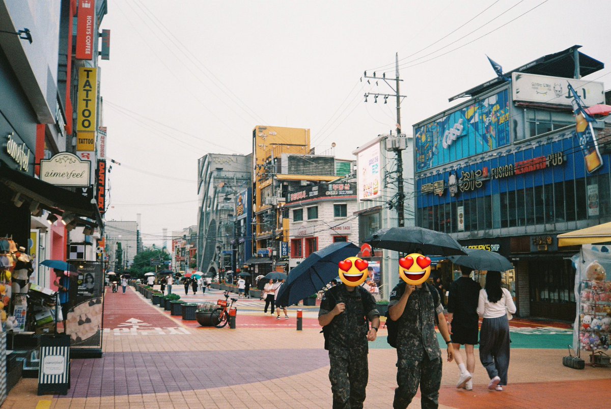rlawnsausw's tweet photo. got an olympus af-1 twin a month ago bc i really wanted a film point and shoot | 📸 thread https://t.co/TM9VL0jSpe