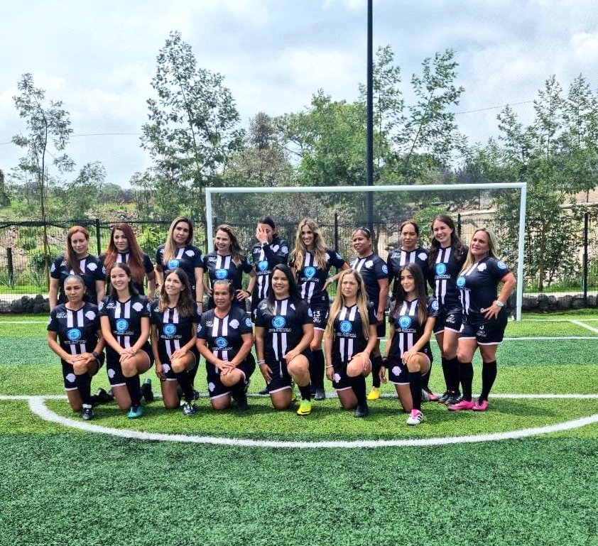 LVillagran23's tweet photo. Bienvenidas #MamáFut a su casa @SPORTSARENAFC 
Será un honor ser anfitriones en este movimiento femenil tan referente en el deporte y en la saociedad..
@jonnymagallon19 
@4Hectorreynoso 
@PAULEDELGADILLO 
@RamonMorales11 

#LigaMamáFut
#NacionalMamáFut
#Internacional #CommingSoon https://t.co/ASYyRNKjqW