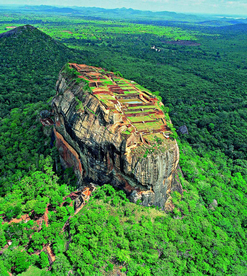 Sigiriya Rock, Sri Lanka #SigiriyaRock #SriLanka ethanfreeman.com