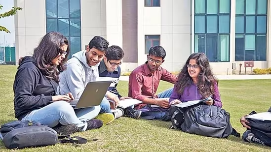Moneymintfm's tweet photo. UGC declared 20 Indian universities "fake," unauthorized to grant degrees, aiming to combat fraud. The list comprises institutions from Delhi, Uttar Pradesh, West Bengal, etc. Students should consult the official UGC list before seeking admission to ensure legitimacy.
#moneymint https://t.co/7J7DoXiPBT
