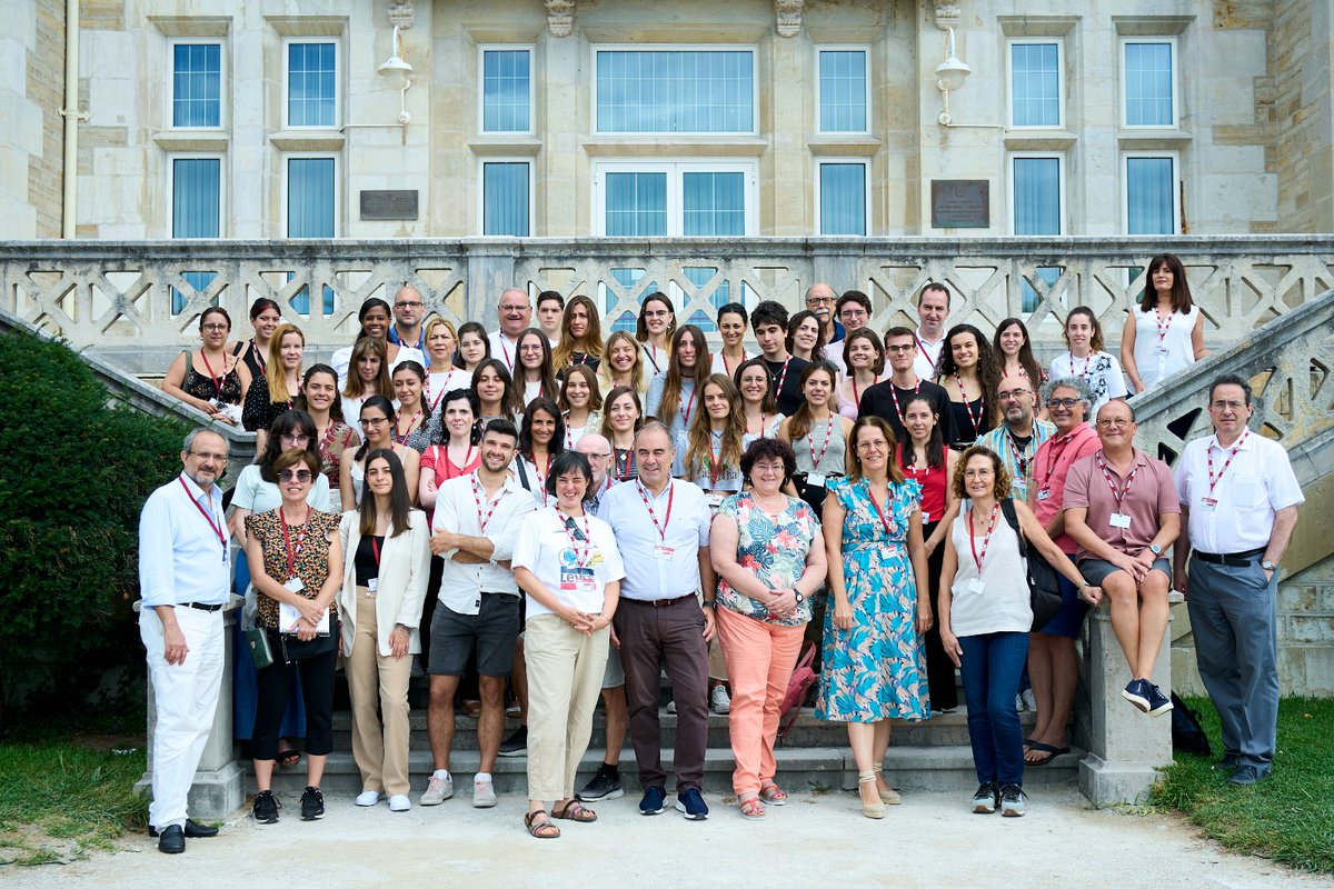 SEinmunologia's tweet photo. 😍 Promoción 2023 de la VI Escuela de #Inmunología e #Inmunoterapia de @SEinmunologia y @UIMP
📸 Como ya es tradición, alumnos y profesores posan en el Palacio de la Magdalena de Santander #UIMP2023 #CursosVerano2023 #entrenatuinmunidad #inmunopower https://t.co/PdKBT8vjlg
