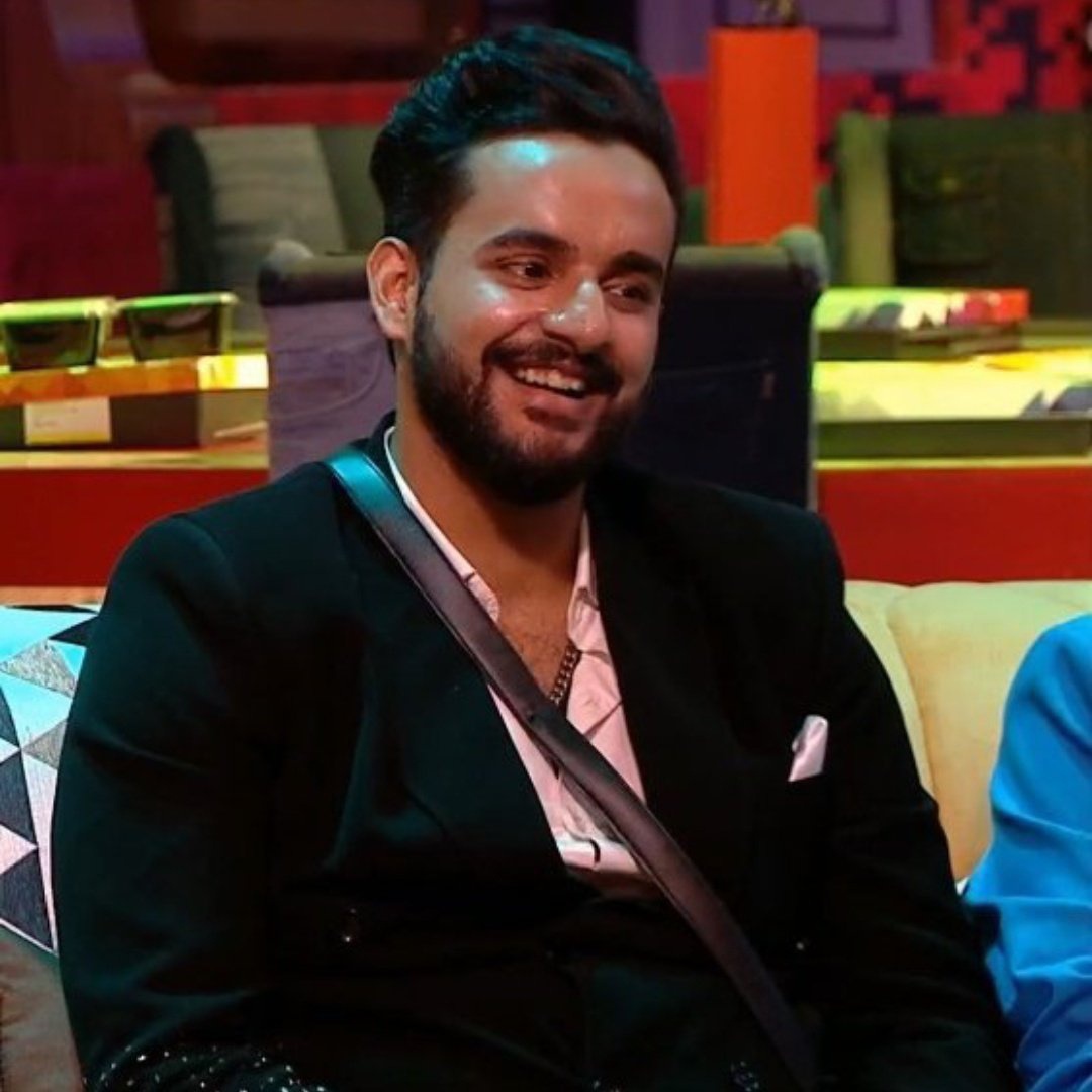 BiggbossKaTadka's tweet photo. Who is Strongest among Abhishek and Elvish?

Like for #AbhishekMalhan
RT for #ElvishYadav

#FukraInsaan #Elvishraosahab 
#BiggBossOTT #BiggBoss 

Like.                            RT. https://t.co/ILrZEYTvpK