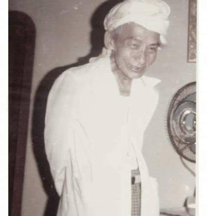 HIDJKSL's tweet photo. Kehebatan Mbah Arwani Dikagumi Para Ulama Luar Negeri

Suatu ketika Kiai Sya’roni Ahmadi Kudus umroh dan membawa kitab Faidh al-Barakat karya Mbah Kiai Arwani Amin Kudus. Kitab tersebut dipamerkan kepada ulama Qiraat Mekkah dan Madinah yang dikenal Kiai Sya’roni.  ⤵️⤵️ https://t.co/aYhn0qUseJ