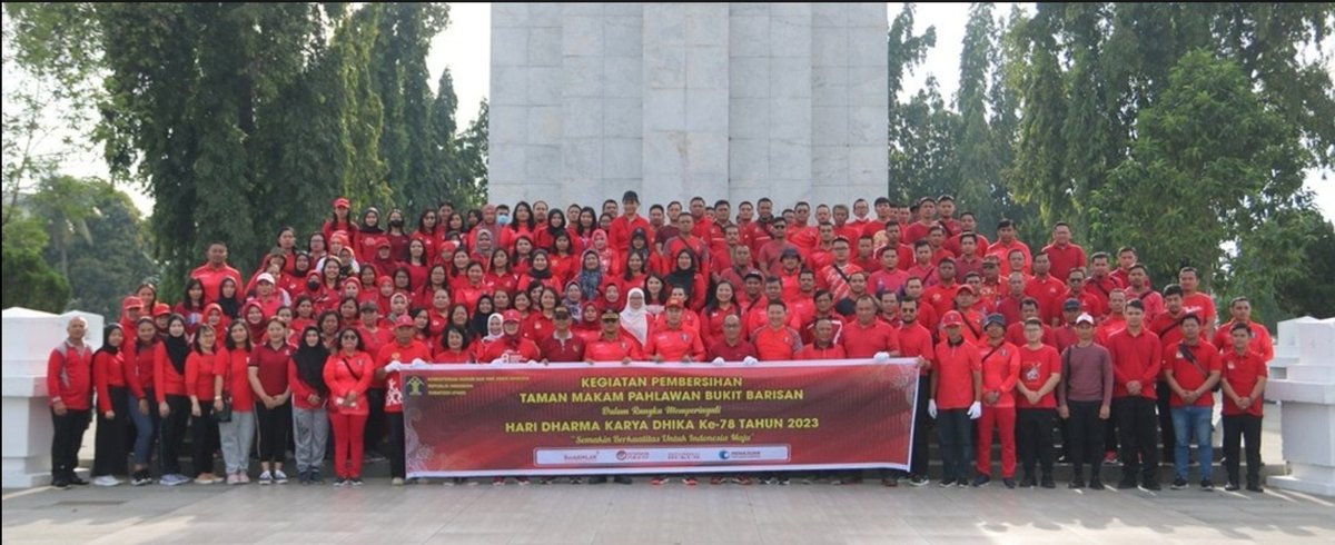 BarutuSoetopo's tweet photo. Bersama bpk Kakanwil dan Pimti serta keluarga besar Kesuma, melaksanakan pembersihan di TMP Bukit Barisan, berkenaan HDKD ke 78 tahun 2023. https://t.co/xRHZWIQb2M