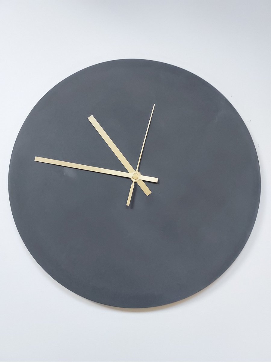 Dark grey and eco-friendly wall clock. etsy.com/listing/147492… #EarlyBiz #mhhsbd #thursdayvibes #UKMakers #craftbizparty