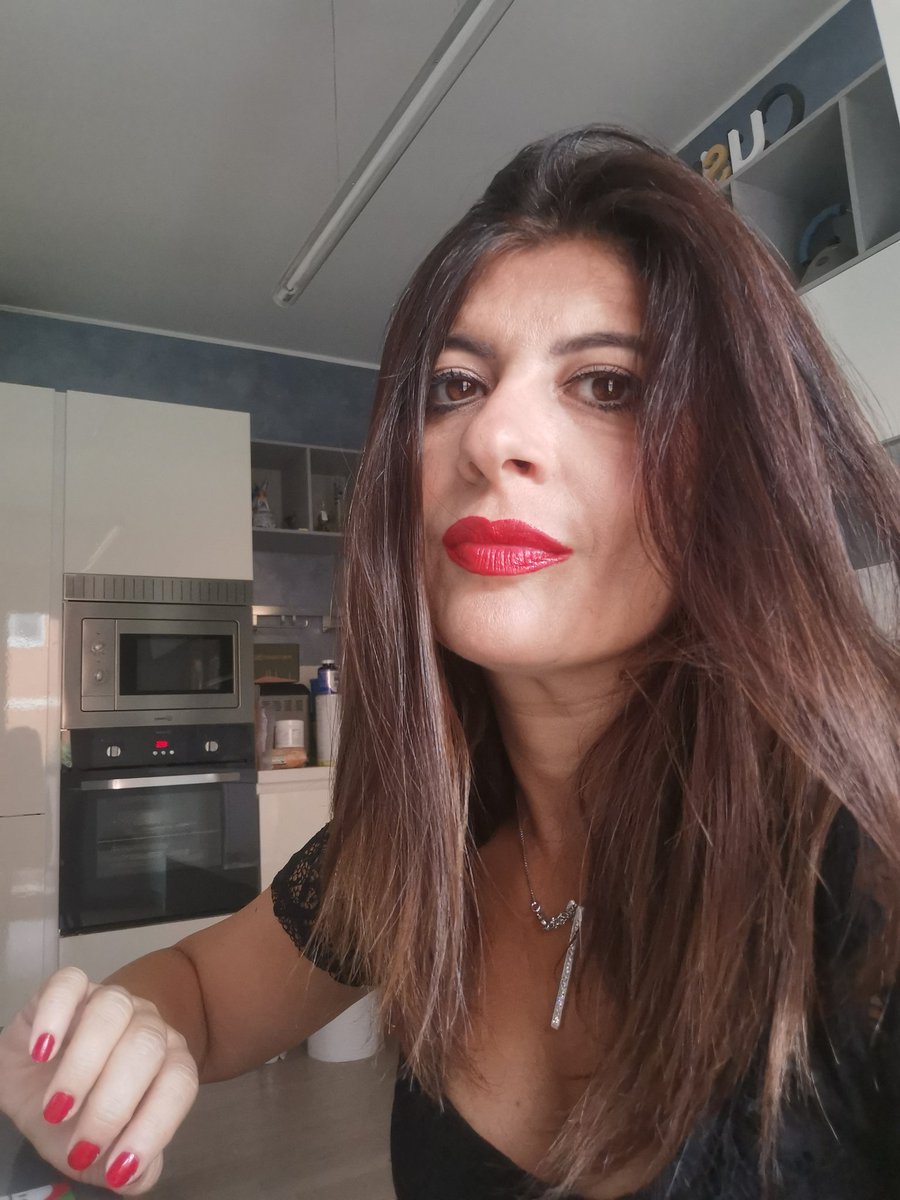 libro_segreto's tweet photo. A 46 anni ho imparato ad essere anche meno impulsiva. Quando sono arrabbiata conto addirittura fino a 10... così, per perfezionare meglio l'insulto...
#soddisfatta https://t.co/LDSpORciLt