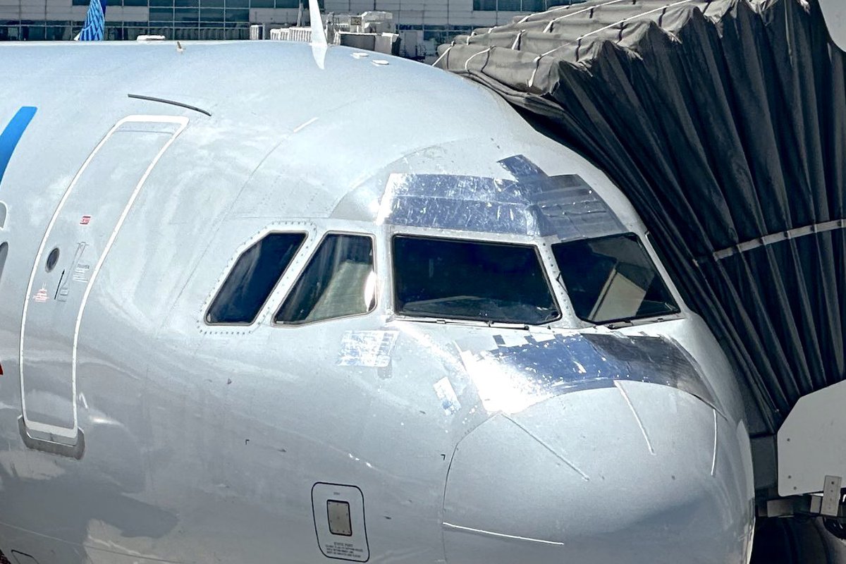 GinieSigonney's tweet photo. Allez, petit concours , tweetez vos photos avec du speed tape sur des endroits les plus improbables 😁
.
.
.
#avgeek #aviation #aviationdaily #aviationphotography #aviationgeek #AviationSecurityWeek #aviationlovers #aviation4u #aviationgeek #Travel #travelgram #travelphotography
📷©️flyingphotog