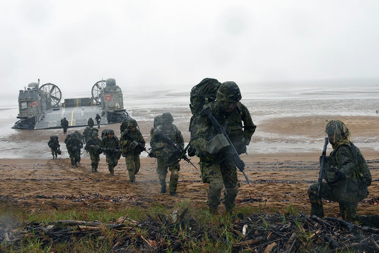 Landing by JMSDF LCAC