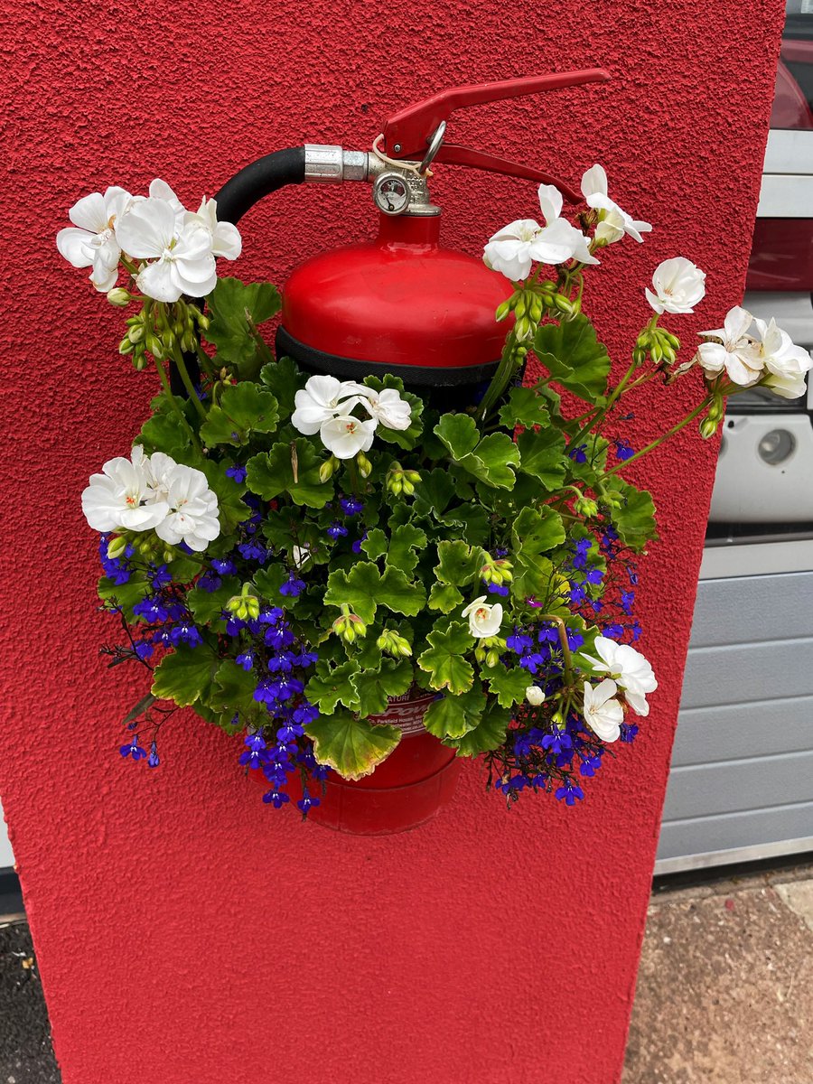 SFRS_MDrayton's tweet photo. 1/2 Well 2023 marks the 75th Anniversary of the formation of @shropsfire π To mark the occasion a #StationsInBloom competition is being run πΊπ·πΈπΉπΌπ₯ Well our station is ready for judging π€π» We hope you like our displays designed around π₯ and π¦ https://t.co/yHENt8d0yo