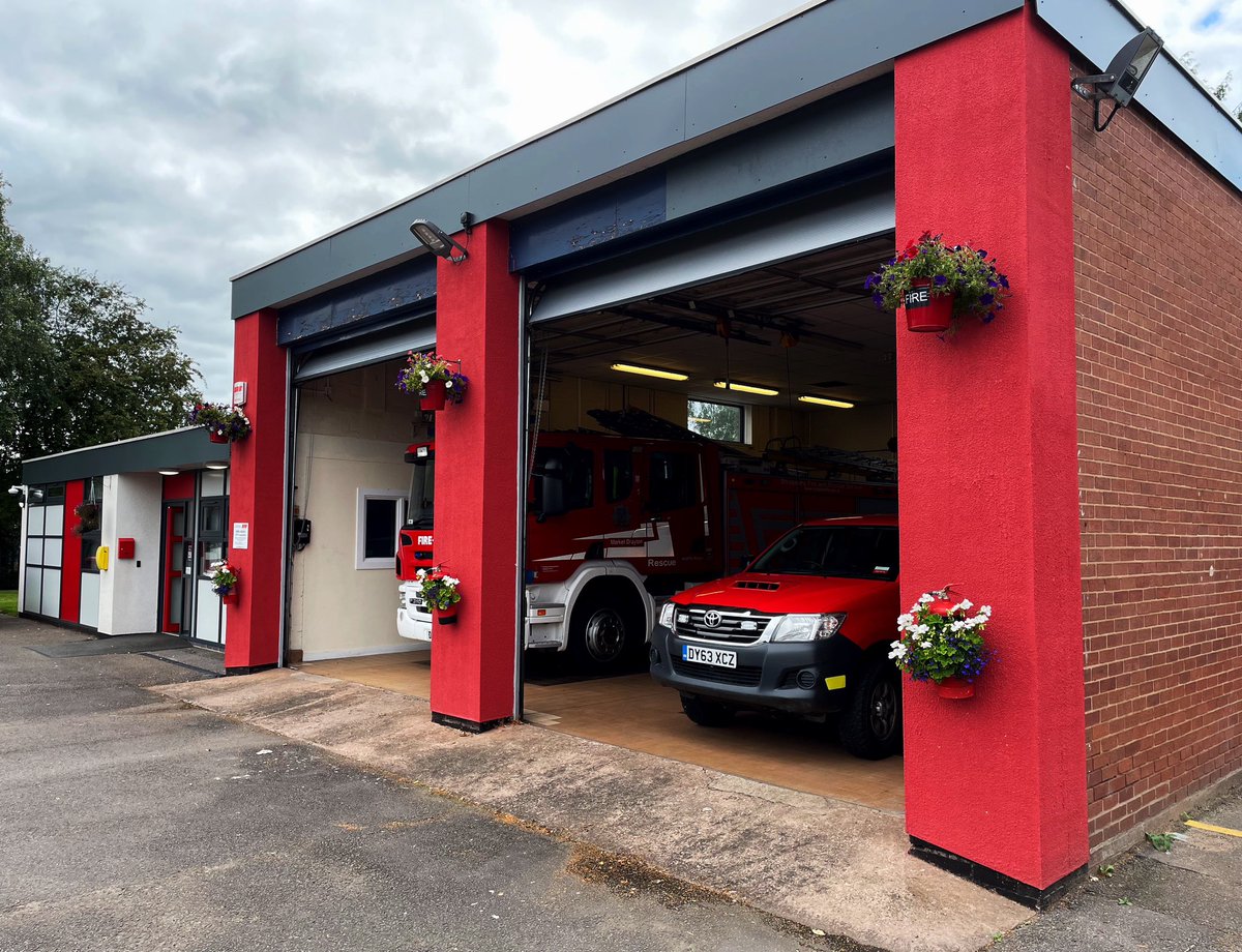 SFRS_MDrayton's tweet photo. 1/2 Well 2023 marks the 75th Anniversary of the formation of @shropsfire π To mark the occasion a #StationsInBloom competition is being run πΊπ·πΈπΉπΌπ₯ Well our station is ready for judging π€π» We hope you like our displays designed around π₯ and π¦ https://t.co/yHENt8d0yo