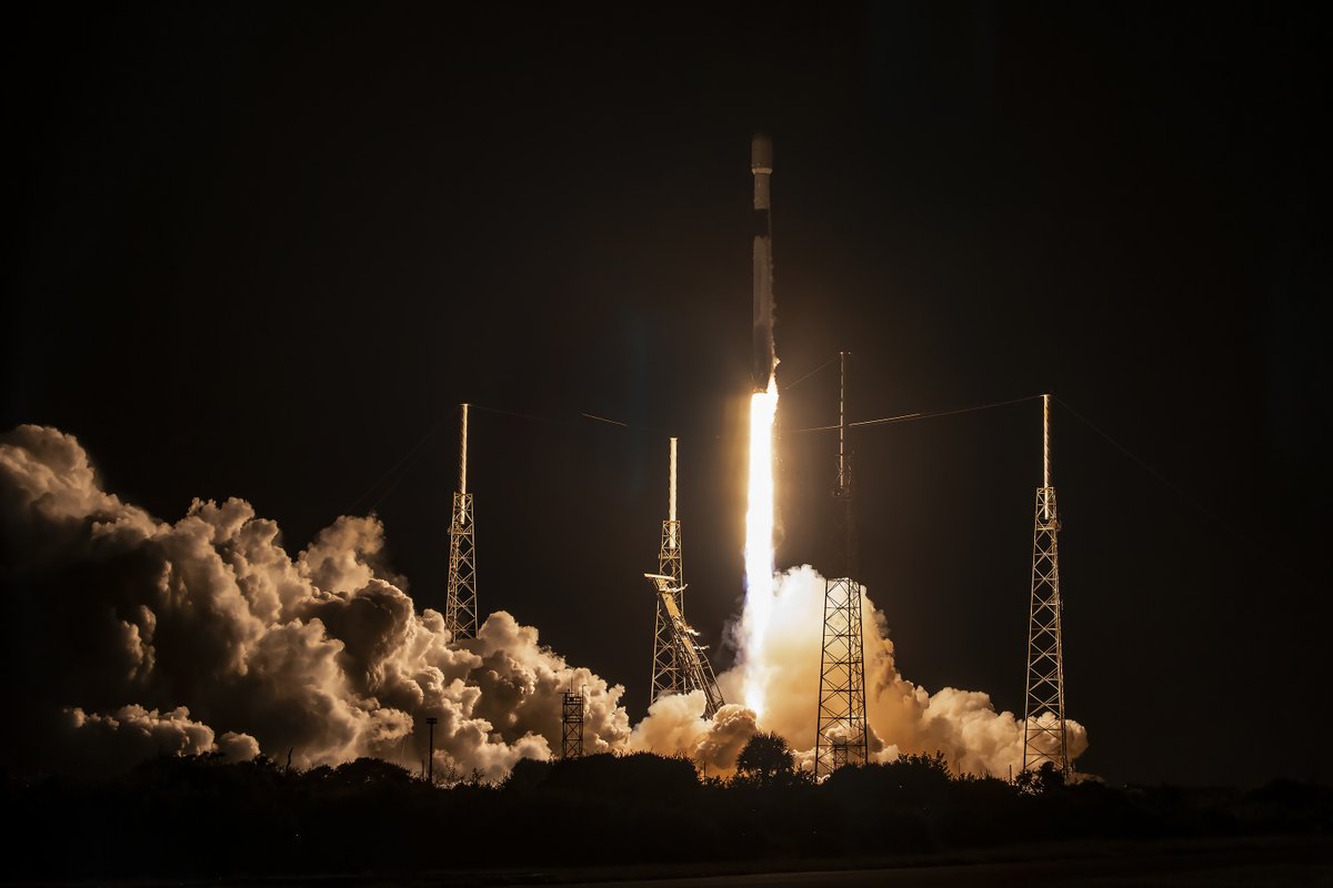 SpaceX's tweet photo. Falcon 9 launches the @Intelsat G-37 mission to orbit from Florida https://t.co/3iayvTMSge